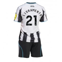 Newcastle United Tino Livramento #21 Thuis tenue Kids 2025-26 Korte Mouw (+ Korte broeken)